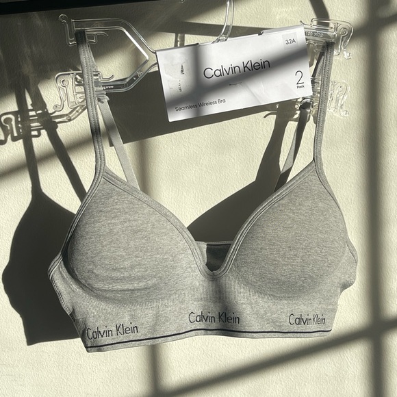 NWT Calvin Klein Grey Seamless Wireless Bra ( size XS / 32A ) - Picture 1 of 3